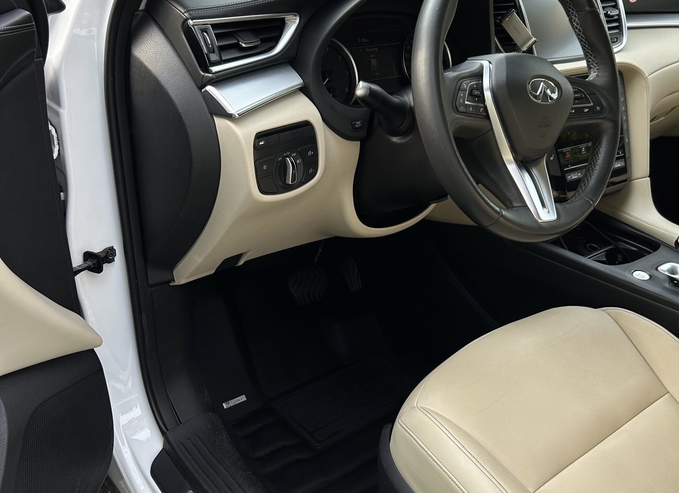 Infiniti interior after Atom Detailing